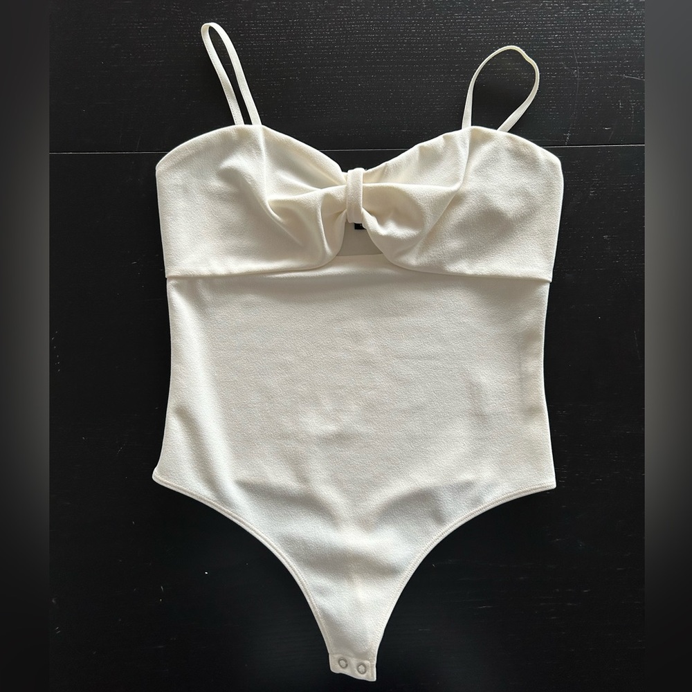 Express | Bodysuit with cutout
